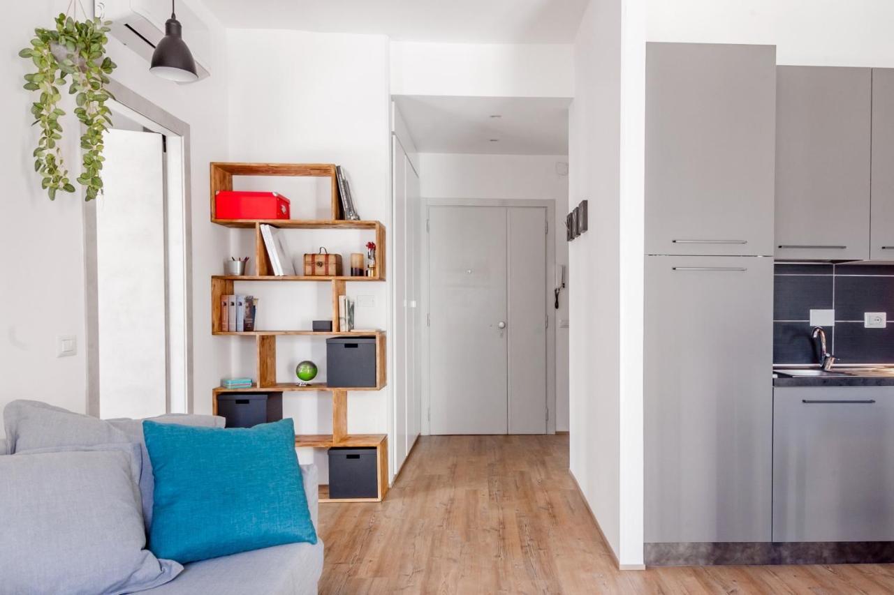 Open The Classic Wooden Shutters At A Cozy City Nest Firenze Esterno foto