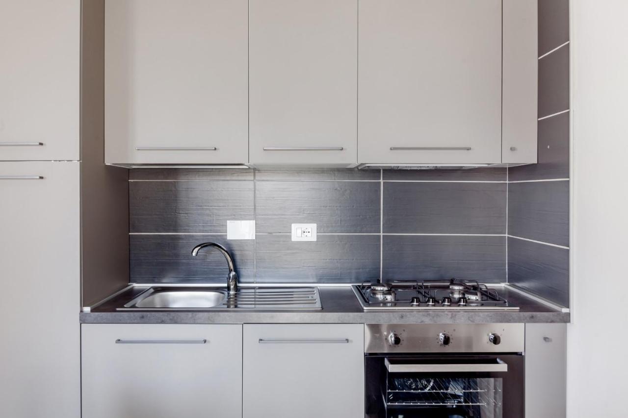 Open The Classic Wooden Shutters At A Cozy City Nest Firenze Esterno foto