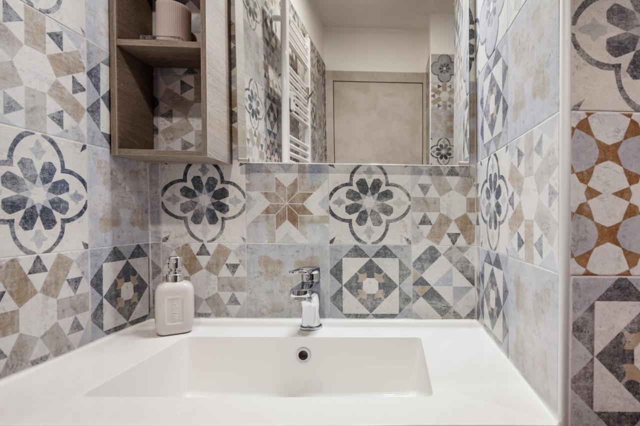 Open The Classic Wooden Shutters At A Cozy City Nest Firenze Esterno foto