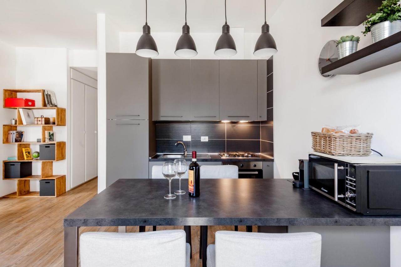 Open The Classic Wooden Shutters At A Cozy City Nest Firenze Esterno foto