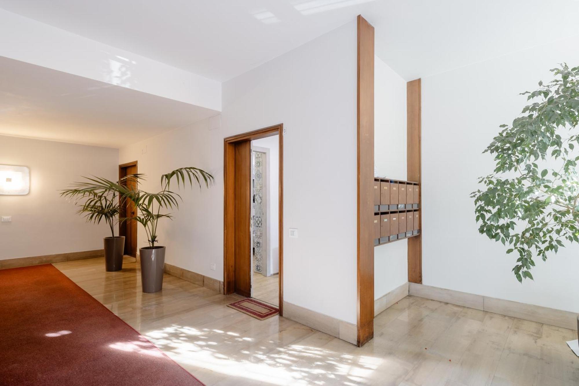 Open The Classic Wooden Shutters At A Cozy City Nest Firenze Esterno foto