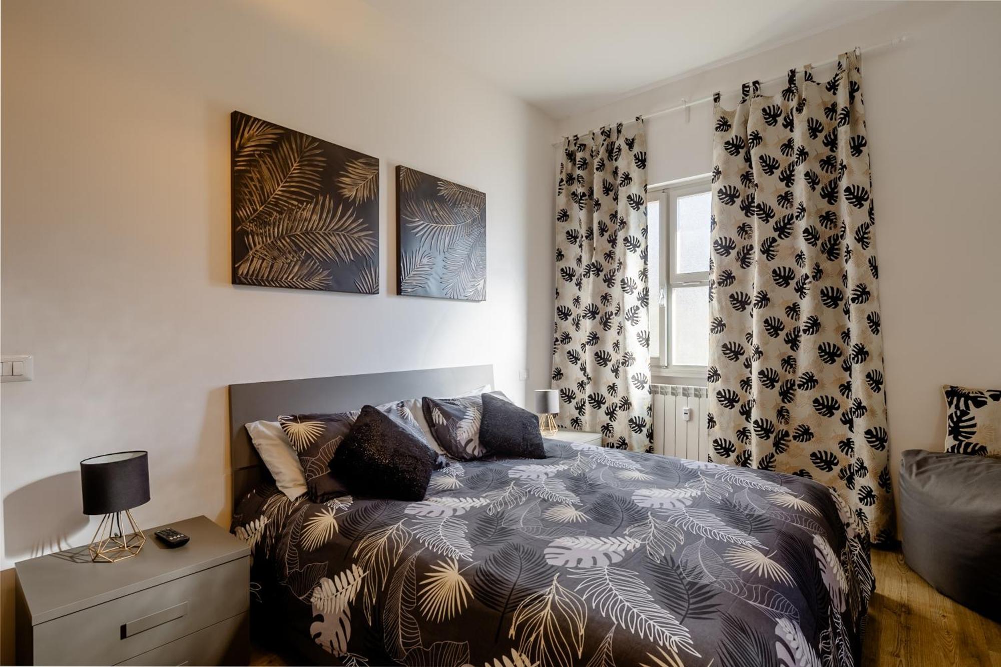 Open The Classic Wooden Shutters At A Cozy City Nest Firenze Esterno foto