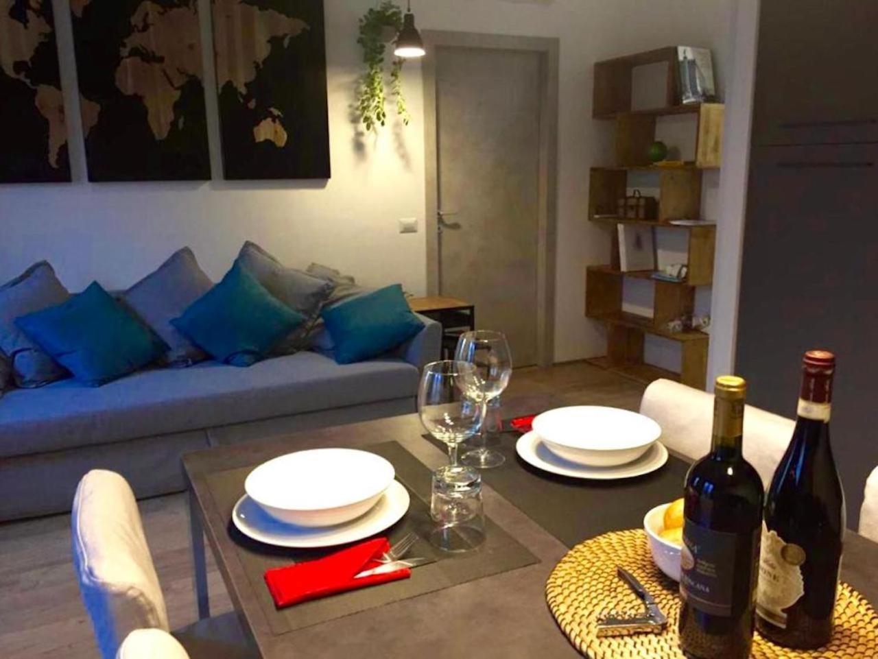 Open The Classic Wooden Shutters At A Cozy City Nest Firenze Esterno foto