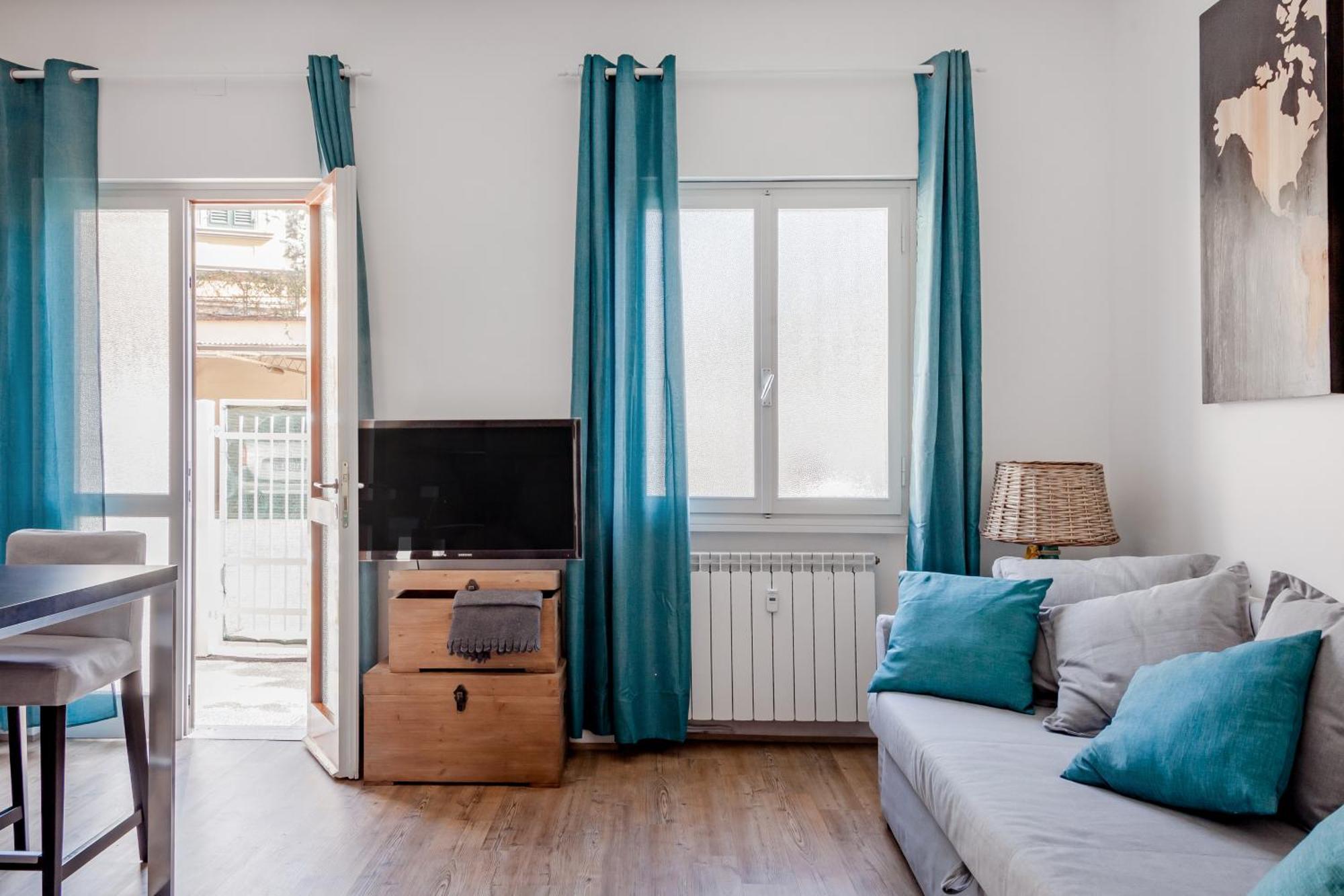 Open The Classic Wooden Shutters At A Cozy City Nest Firenze Esterno foto