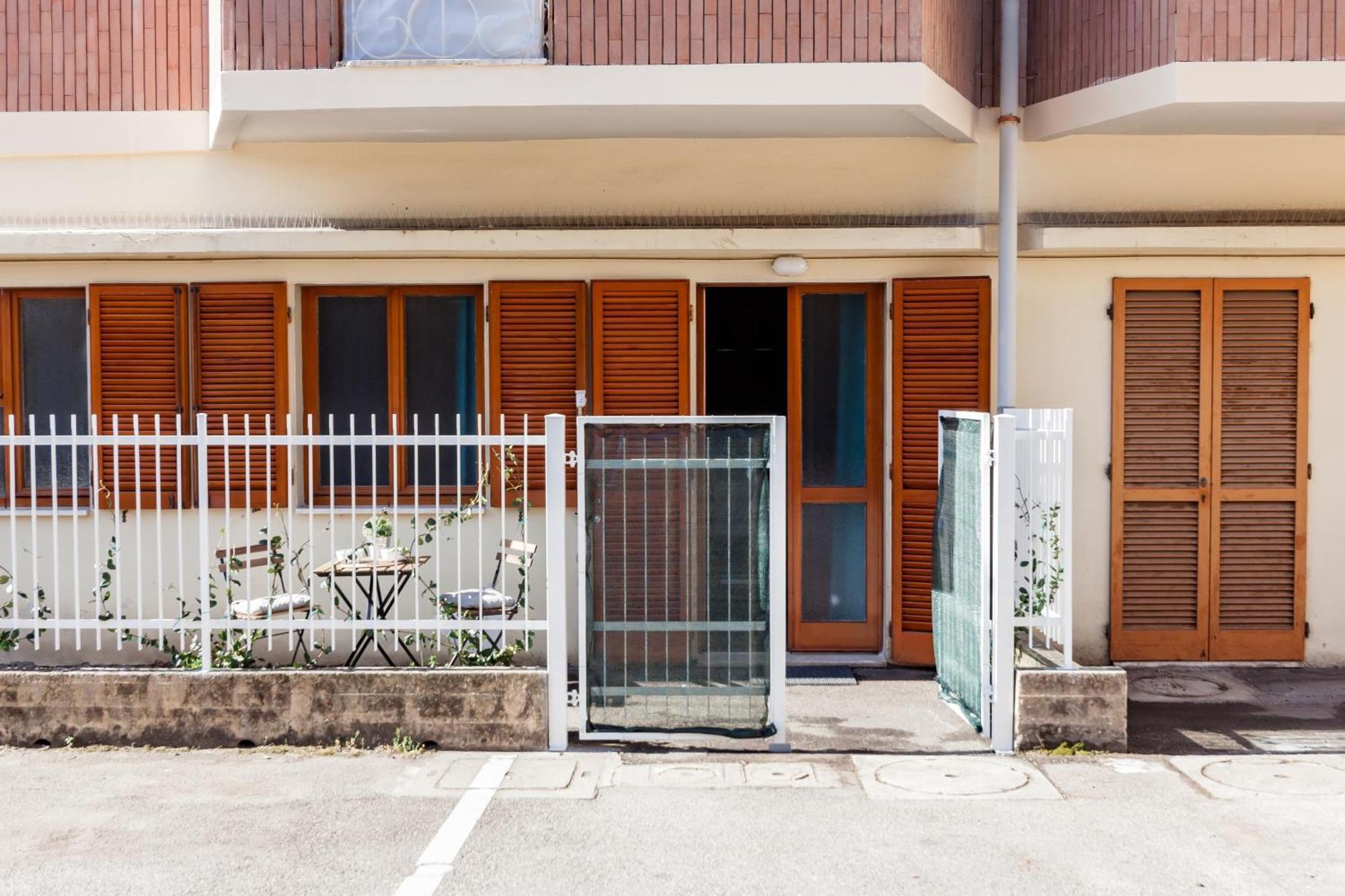 Open The Classic Wooden Shutters At A Cozy City Nest Firenze Esterno foto