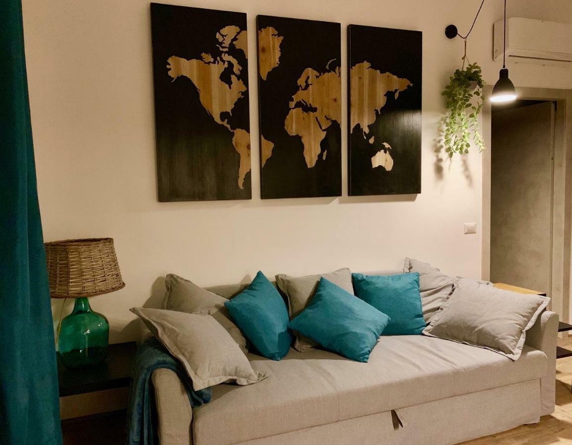 Open The Classic Wooden Shutters At A Cozy City Nest Firenze Esterno foto