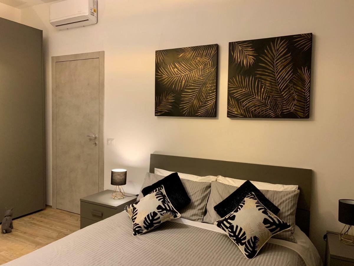 Open The Classic Wooden Shutters At A Cozy City Nest Firenze Esterno foto