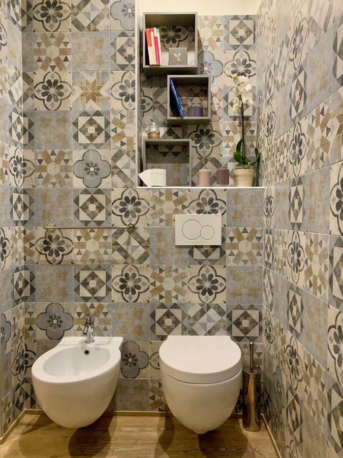 Open The Classic Wooden Shutters At A Cozy City Nest Firenze Esterno foto