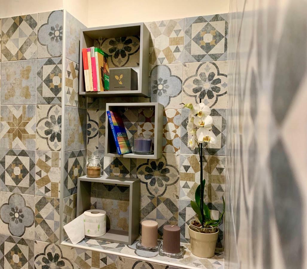 Open The Classic Wooden Shutters At A Cozy City Nest Firenze Esterno foto